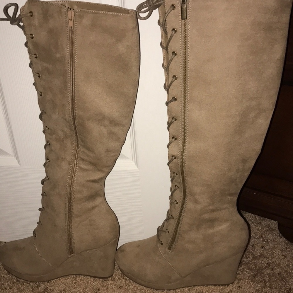Boots - Picture 3 of 5
